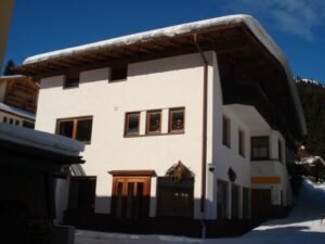 Chalet Arlberg inclusief catering - 12-14 personen - lastminute wintersport aanbiedingen