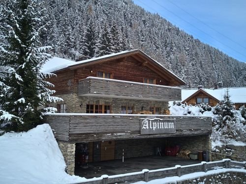 Chalet Alpinum inclusief catering - 10-15 personen - lastminute wintersport aanbiedingen
